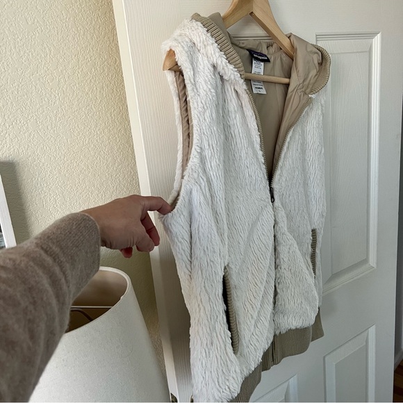 Patagonia Conejo Vest Hooded Full Zip Faux Fur Fuzzy 25915 Size Large Cream Tan - Picture 4 of 13